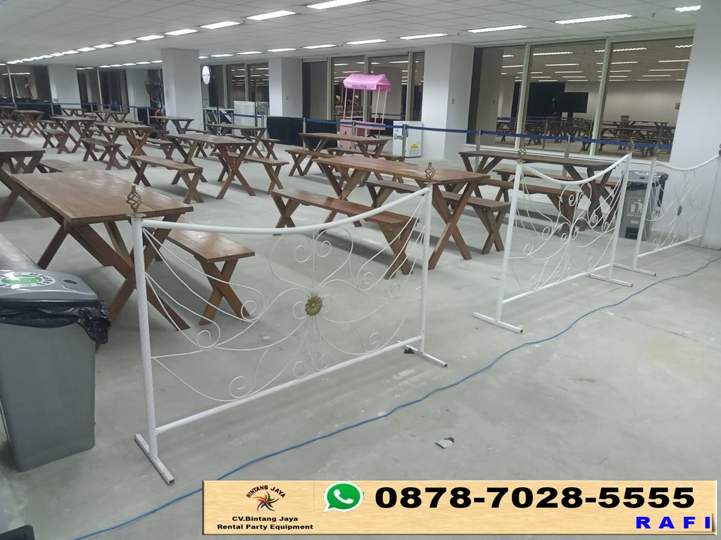 Sewa Pembatas VIP Putih Jakarta 0878-7028-5555