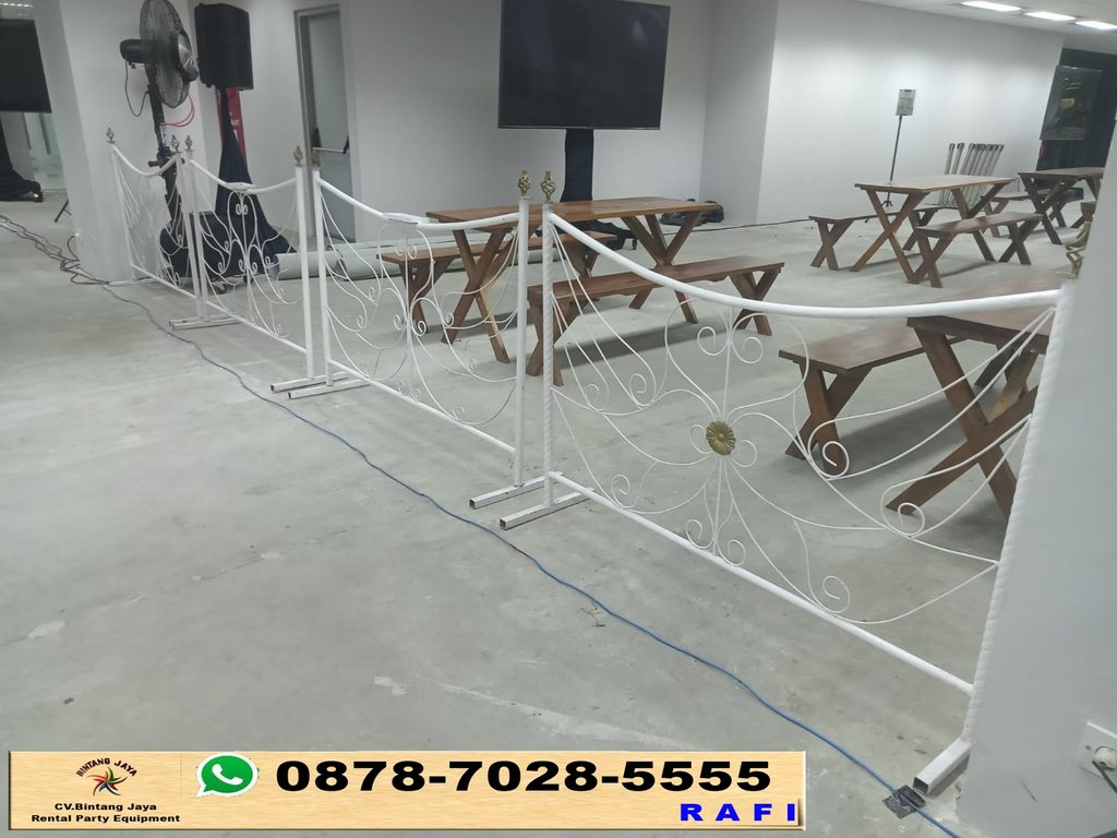 Sewa Pembatas VIP Putih Jakarta 0878-7028-5555