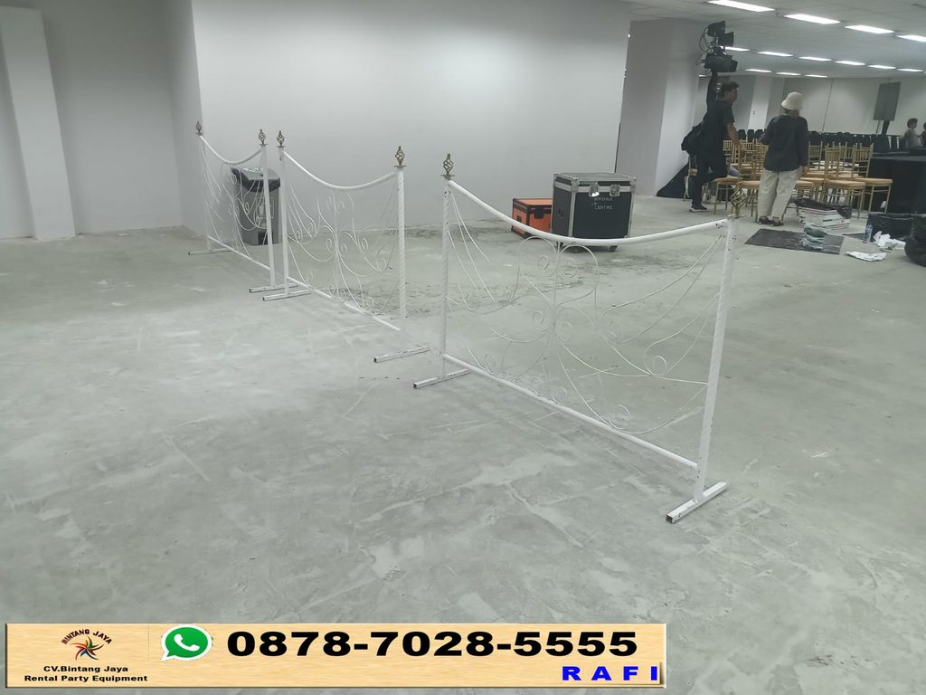 Sewa Pembatas VIP Putih Jakarta 0878-7028-5555
